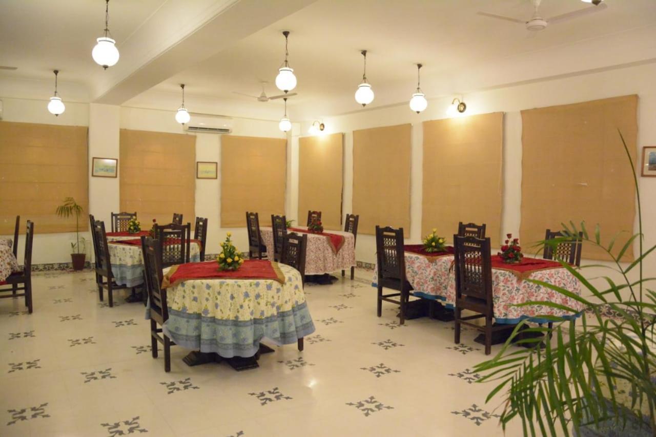 Heritage Khandwa Haveli Hotel Джайпур Екстериор снимка